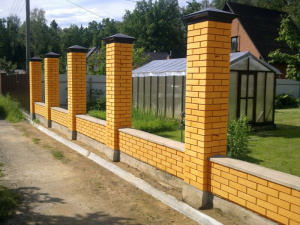Кирпичные столбы для забора